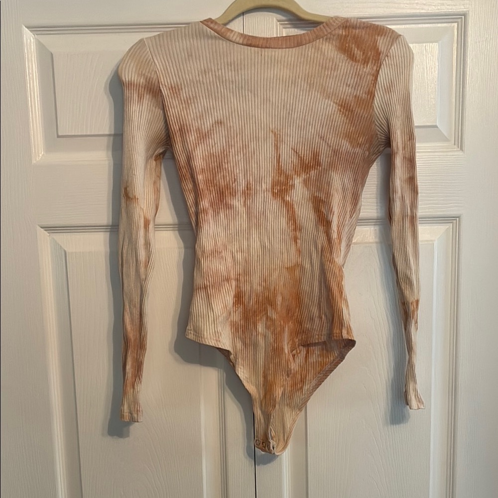Ribbed Long-Sleeve Tie-Dye Bodysuit - Beige/Brown